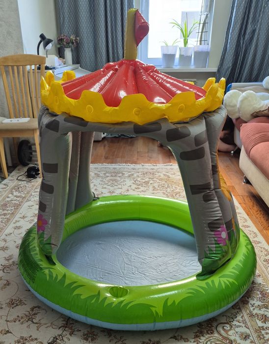 Надувной бассейн "Замок"