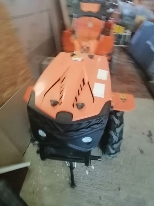 Vând motocultor Detoolz 11 cp, nou, nefolosit cu remorcuta