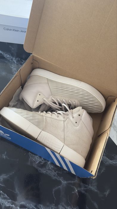 Calvin Klein, Adidas маратонки, сникърси