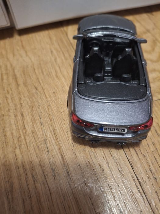 Vând BMW M4 de jucarie