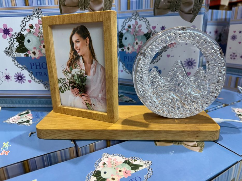 Lampa cu rama foto pe suport lemn cu USB