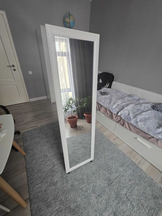 Зеркало напольное