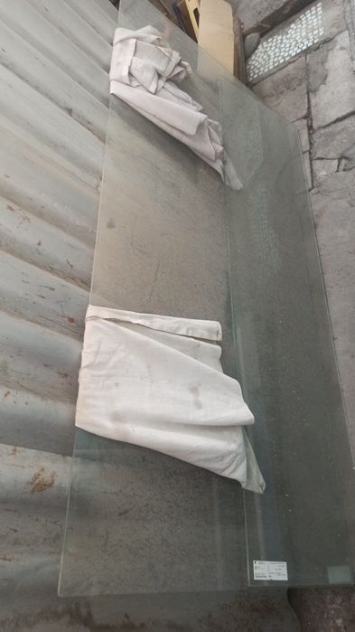 Продам стекло 2 штуки