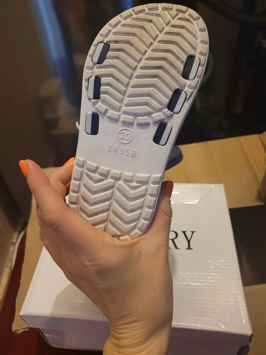 Продам детские шлепанцы