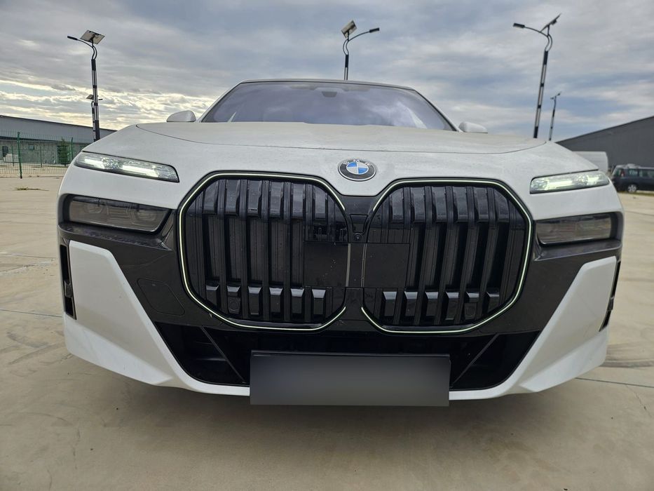 BMW Seria 7 2025 diesel, 111.644 € — imagine 5
