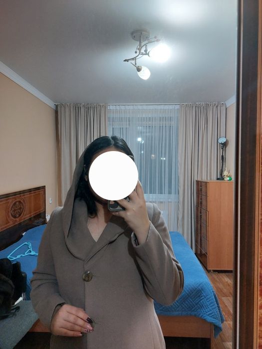 Пальто бежевого цвета