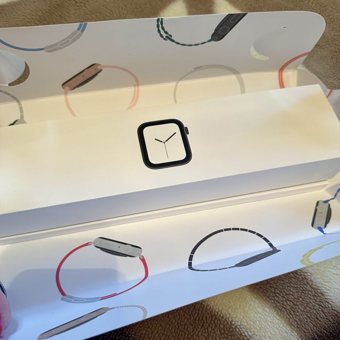 Apple Watch 4, 44mm оригинал