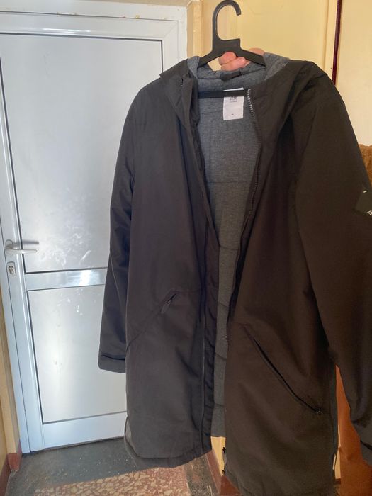 Мъжко непромокаемо зимно яке. На zara