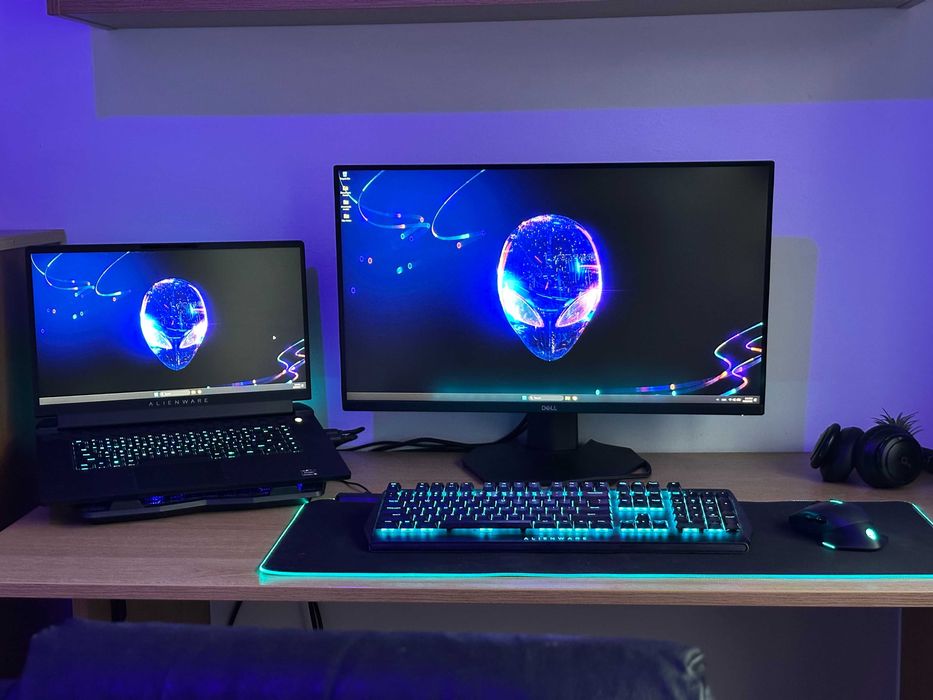 Gaming setup - Laptop ALIENWARE M17 R5 + periferice ALIENWARE