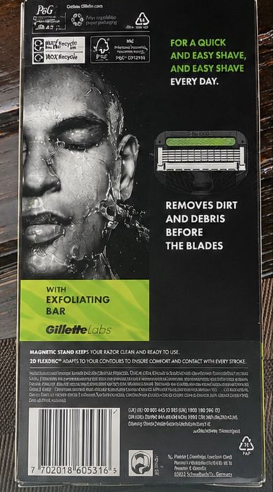 GilletteLabs Aparat de Ras Premium Cu Suport Magnetic Deschis Dar Nefolosit