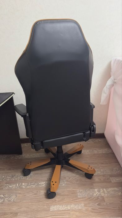 Игровое кресло DxRacer Iron