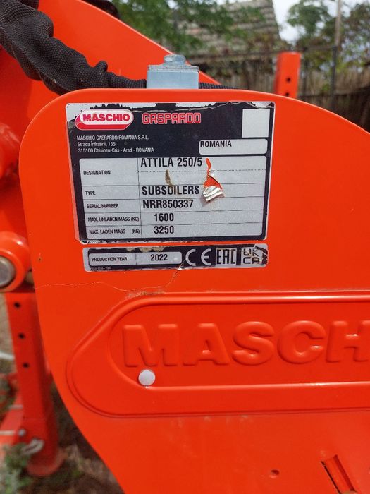 Vând plug 4brazde.disc greu 4m în v și scarificator gaspardo