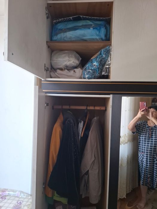 Продам шкаф с зеркалом
