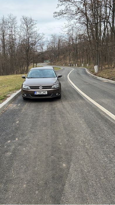 Volkswagen Jetta 2.0 TDI 2013 DSG – întreținută, al doilea proprietar, dotări bune