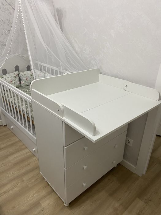Детская кровать с комодом