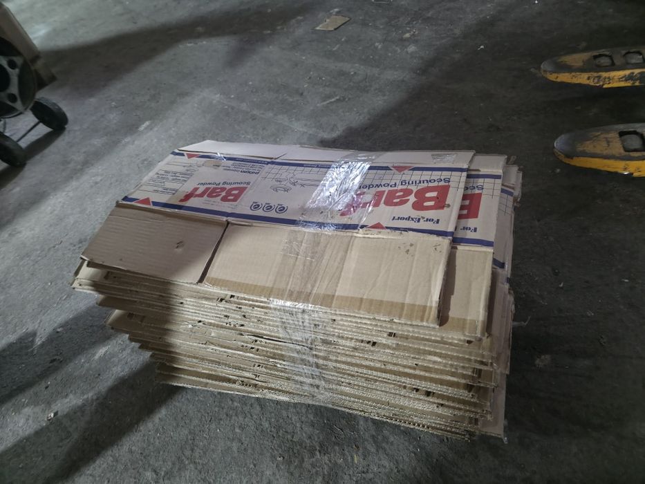 Картонный коробка