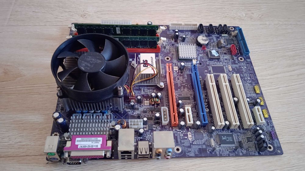 Материнская плата MB ECS i965P