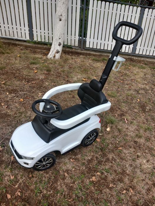 Vând mașinuța copii vw t-roc