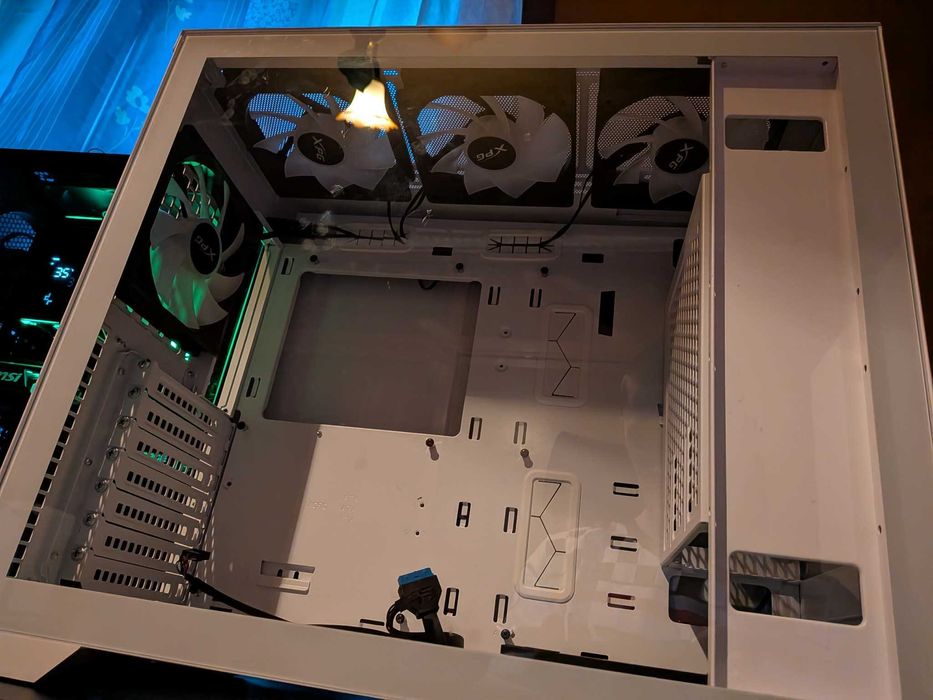 Кутия FSP CMT580W / с 5 вентилатора aRGB