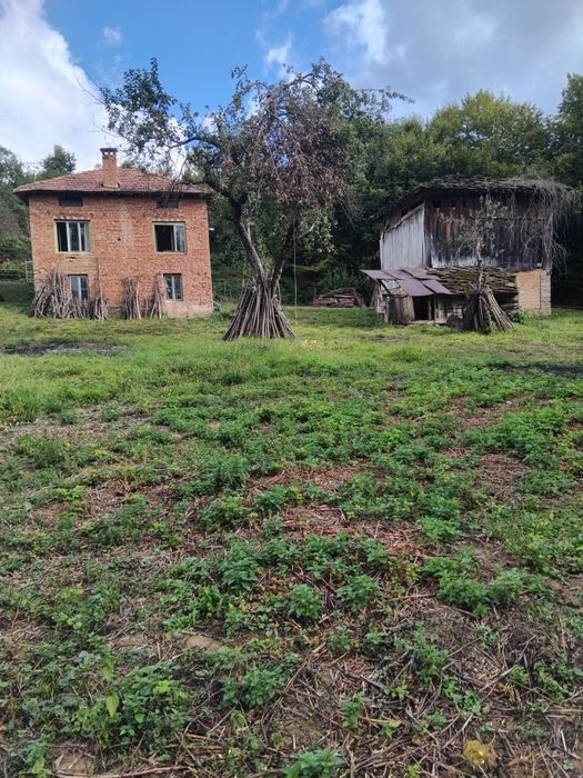 Продавам къща ..