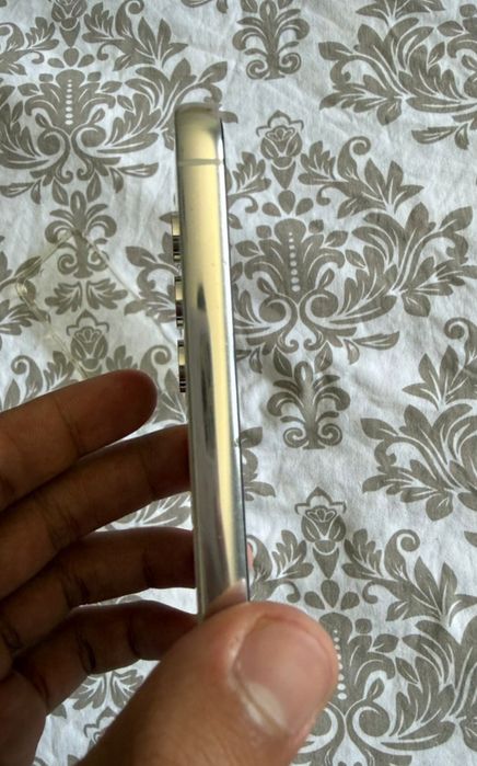Samsung s23 в хорошем состоянии