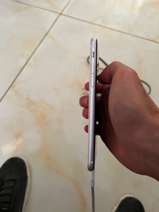 Iphone se Сатылады