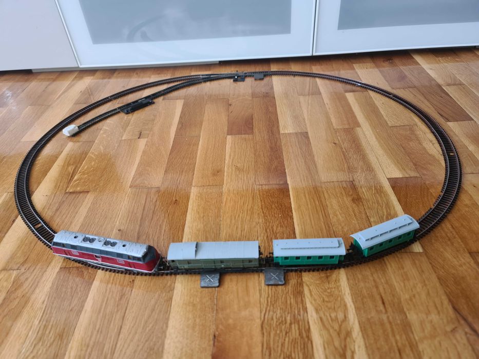 Електрическо Влакче с локомотив и вагони Пико ТТ / Влакчета Piko TT