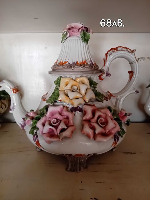 Чайници,супници,кашпи Басано  и Каподимонте