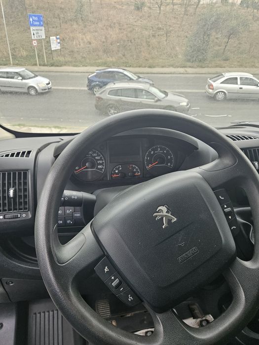 Peugeot Boxer L2H2

Motorizare 1997 cmc 130HP

Combustibil Diesel

Km