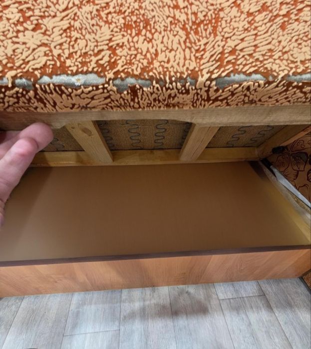 Угловой диван, раскладной.