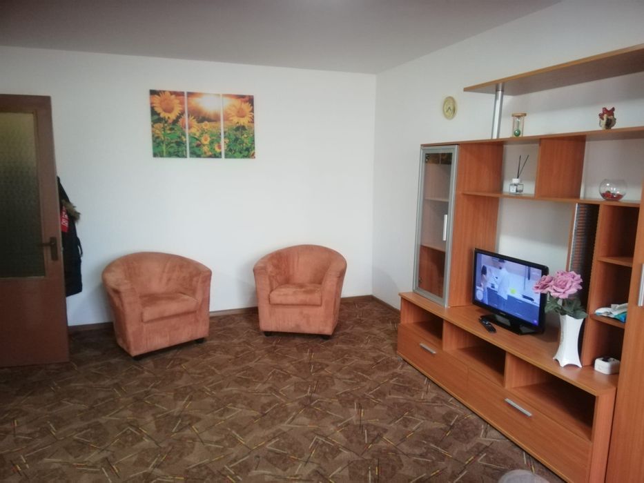 Închiriez apartament / loc parcare inclus
