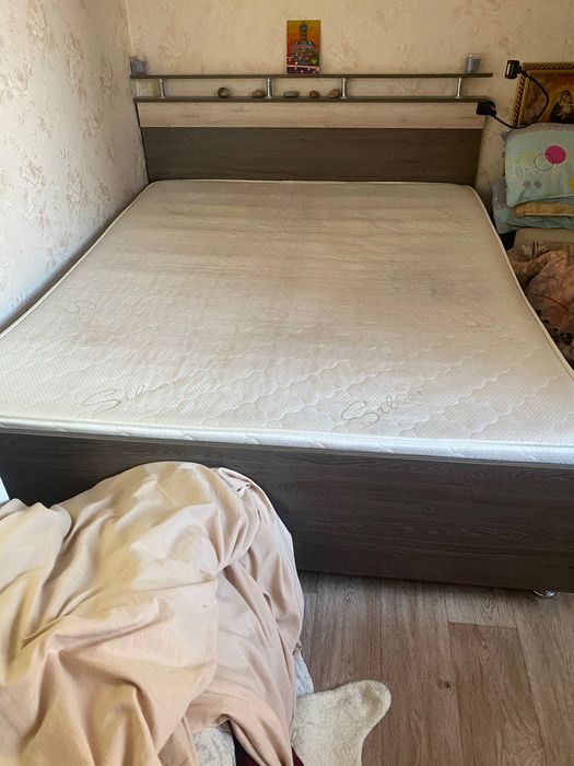 Двух спальная кровать Продаю