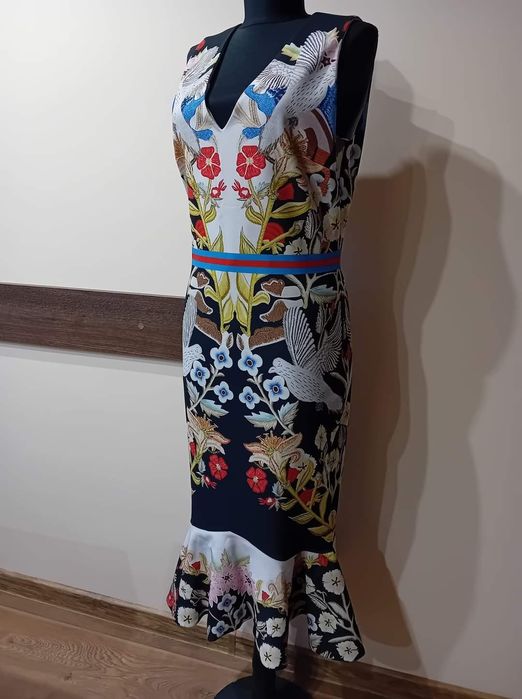 Елегантна дълга рокля с интересен принт на Forever Unique