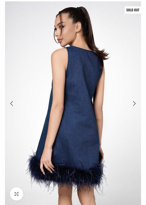 Дънкова рокля с пера