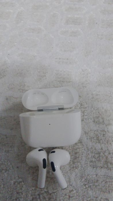 Айрподс про наущник