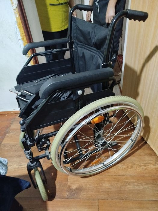 Продам инвалидную коляску
