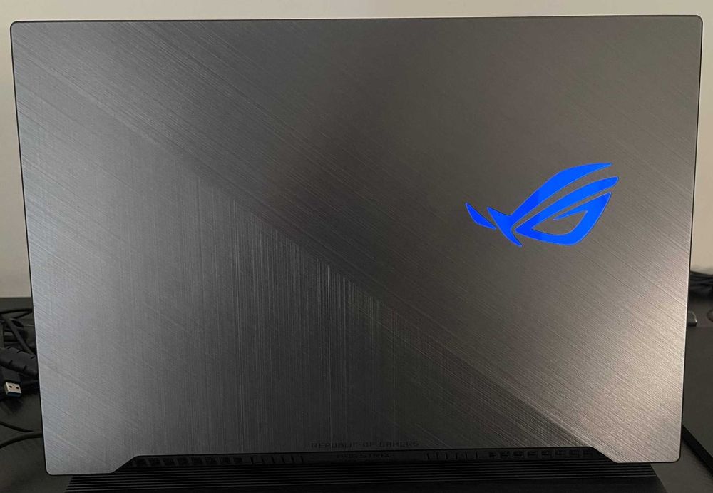 Asus Rog Strix Scar II GL704GW / RTX 2070 / 17.3" IPS / 32GB RAM