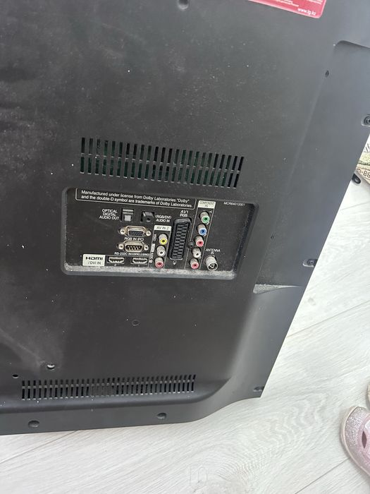 Продам телевизор+кранштейн ДЕШЕВО