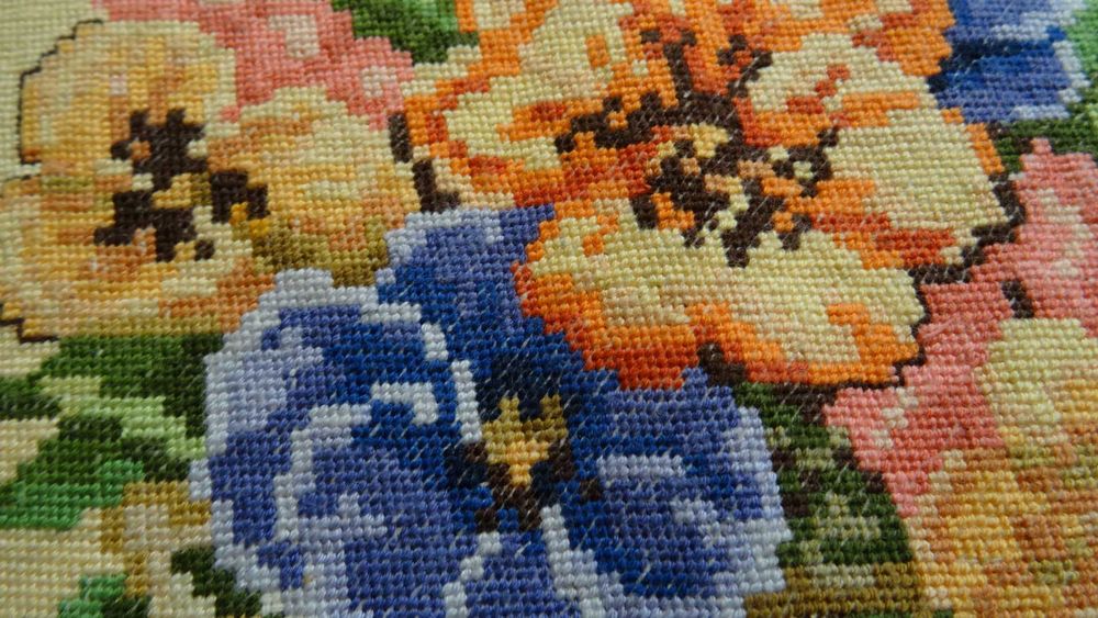 Гоблен теменужки и ябълки 22см/25см