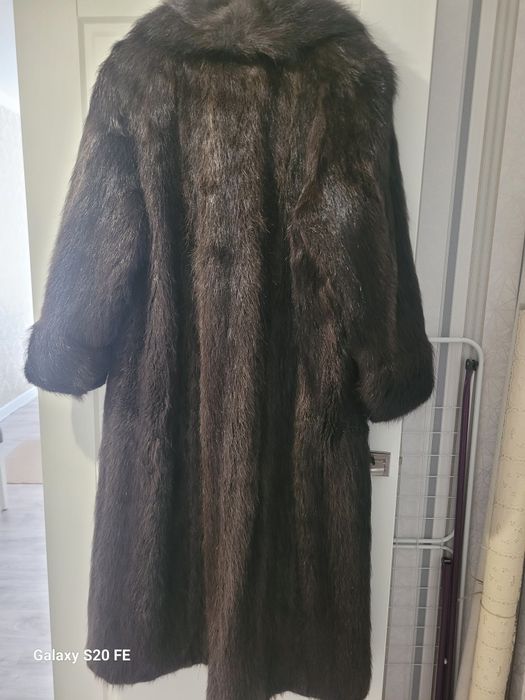 Шубы нутриевые,  в количестве 2
