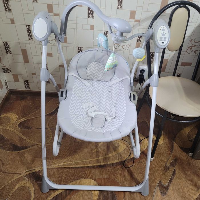 Продам детскую электрокачелю