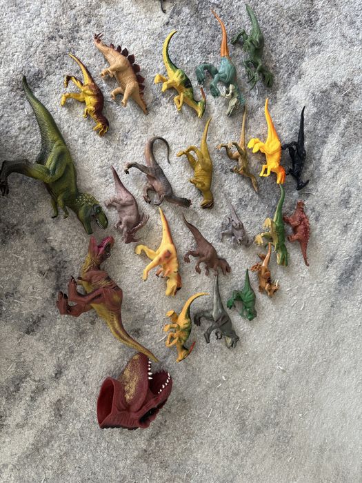 Динозаври фигури