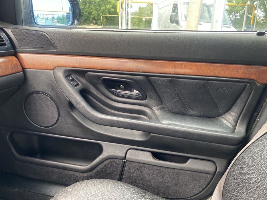 Продам BMW семерка