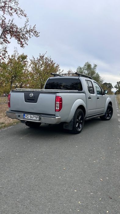 Vând nisan navara D40