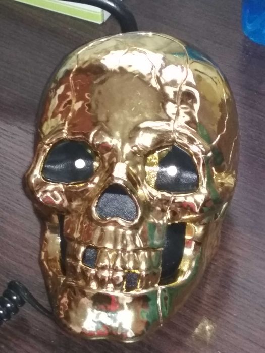 Телефон "золотой череп".