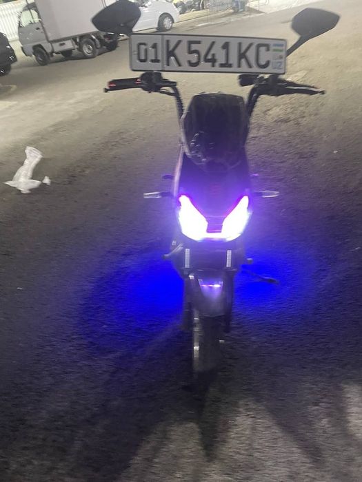 Skuter sotiladi 80 km yuradi 1ta zaradkada