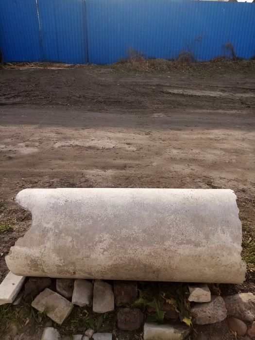 Бетонные кольца два штуки