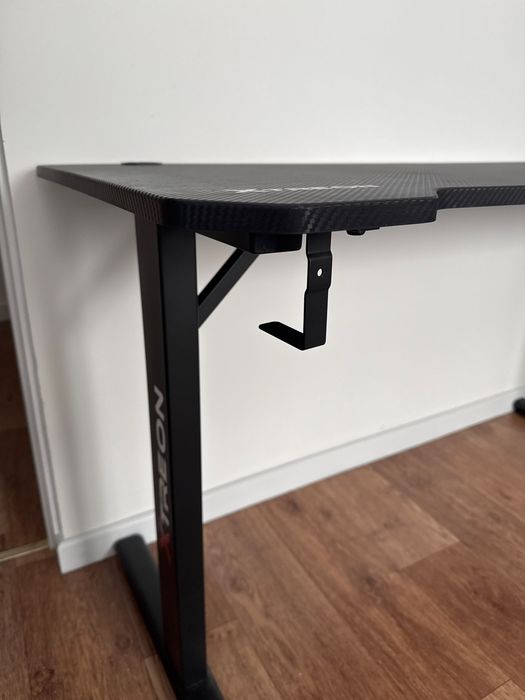 Стол Xtreon, коврик в подарок