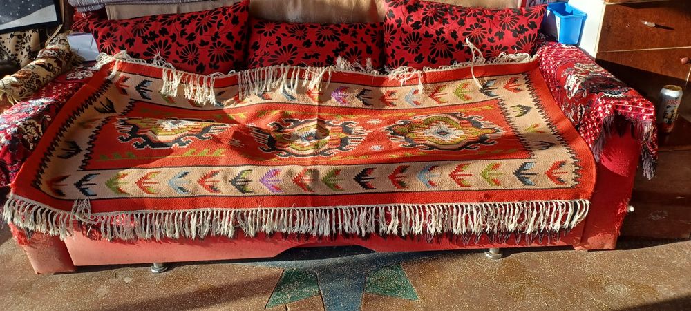 Vând covoraș din lână.