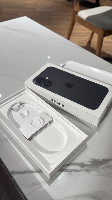 iPhone 16 срочно продам